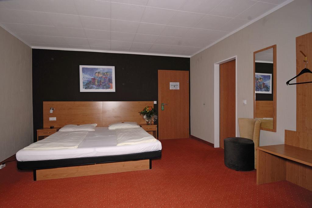 Hotel Schlangenbader Hof Rum bild